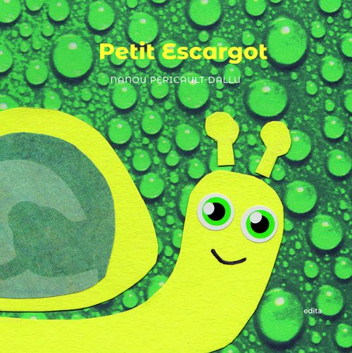 Un petit escargot dans la verdure