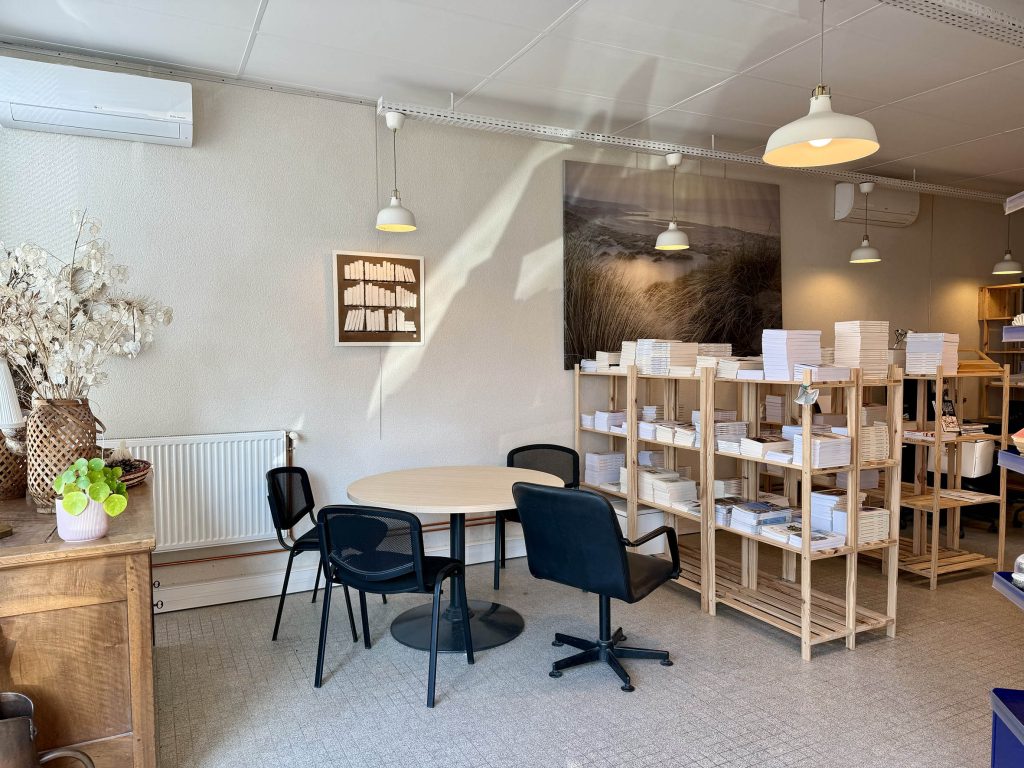 salle de réunion et bibliothèque